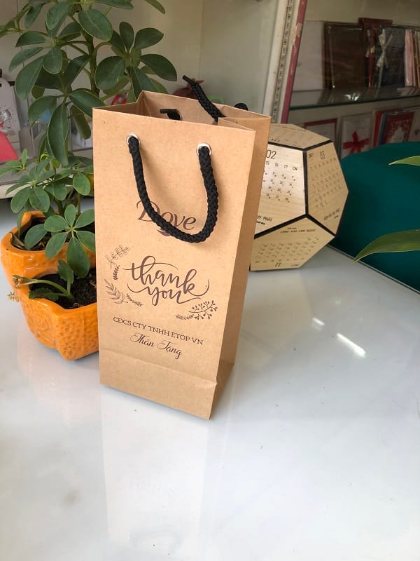Mẫu 2. Túi giấy được in ấn bởi Xưởng In Hạnh Phúc