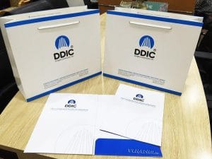 In hộp giấy giá rẻ, nhanh chóng.